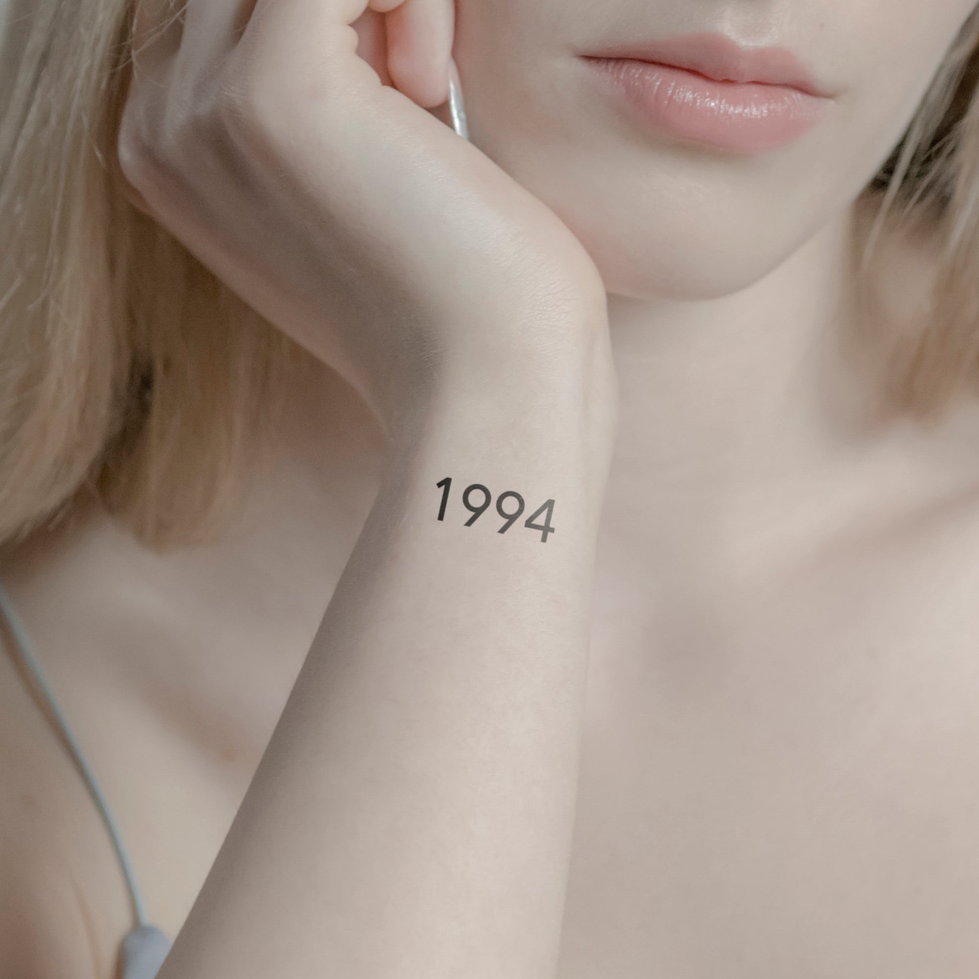 Zahlen Tattoo Geburtsjahr 1994 von minink, der Marke für temporäre Tattoos.