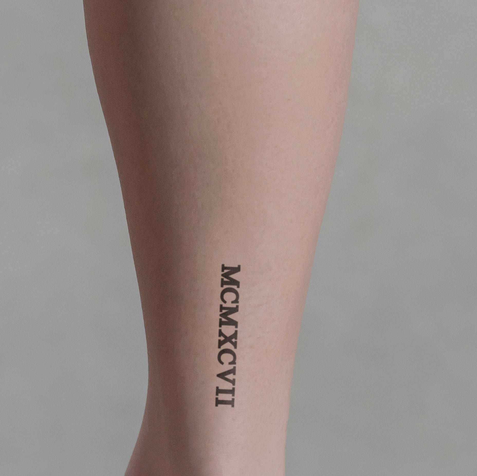 Zahlen Tattoo Römische Zahl MCMXCVII (1997) von minink, der Marke für temporäre Tattoos.