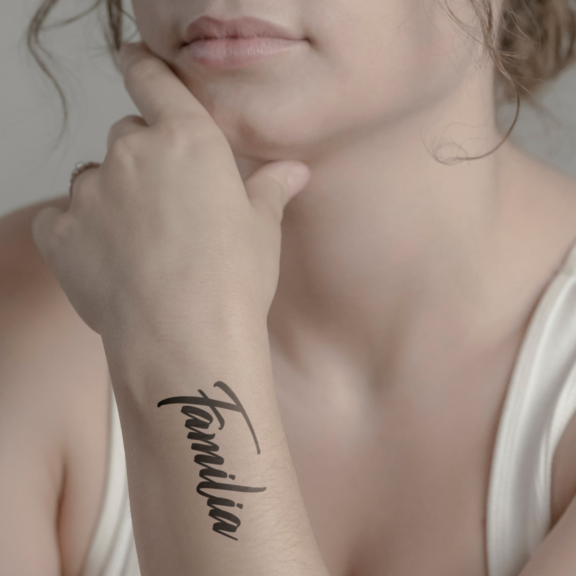 Familia Tattoo von minink, der Marke für temporäre Tattoos.