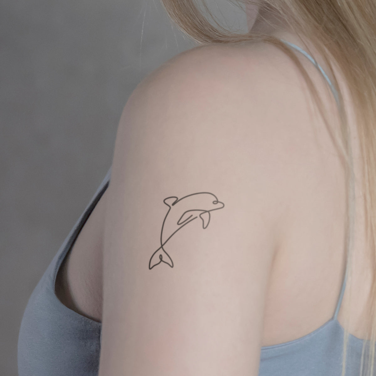 Delfin Tattoo von minink, der Marke für temporäre Tattoos.