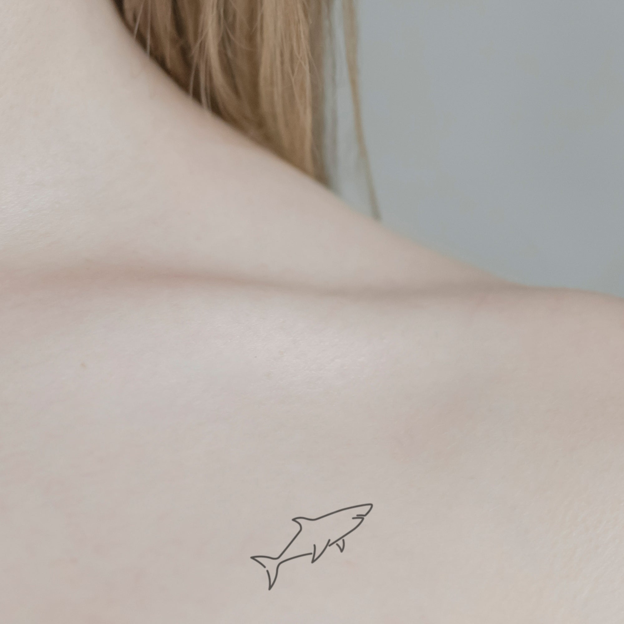 Hai Tattoo von minink, der Marke für temporäre Tattoos.