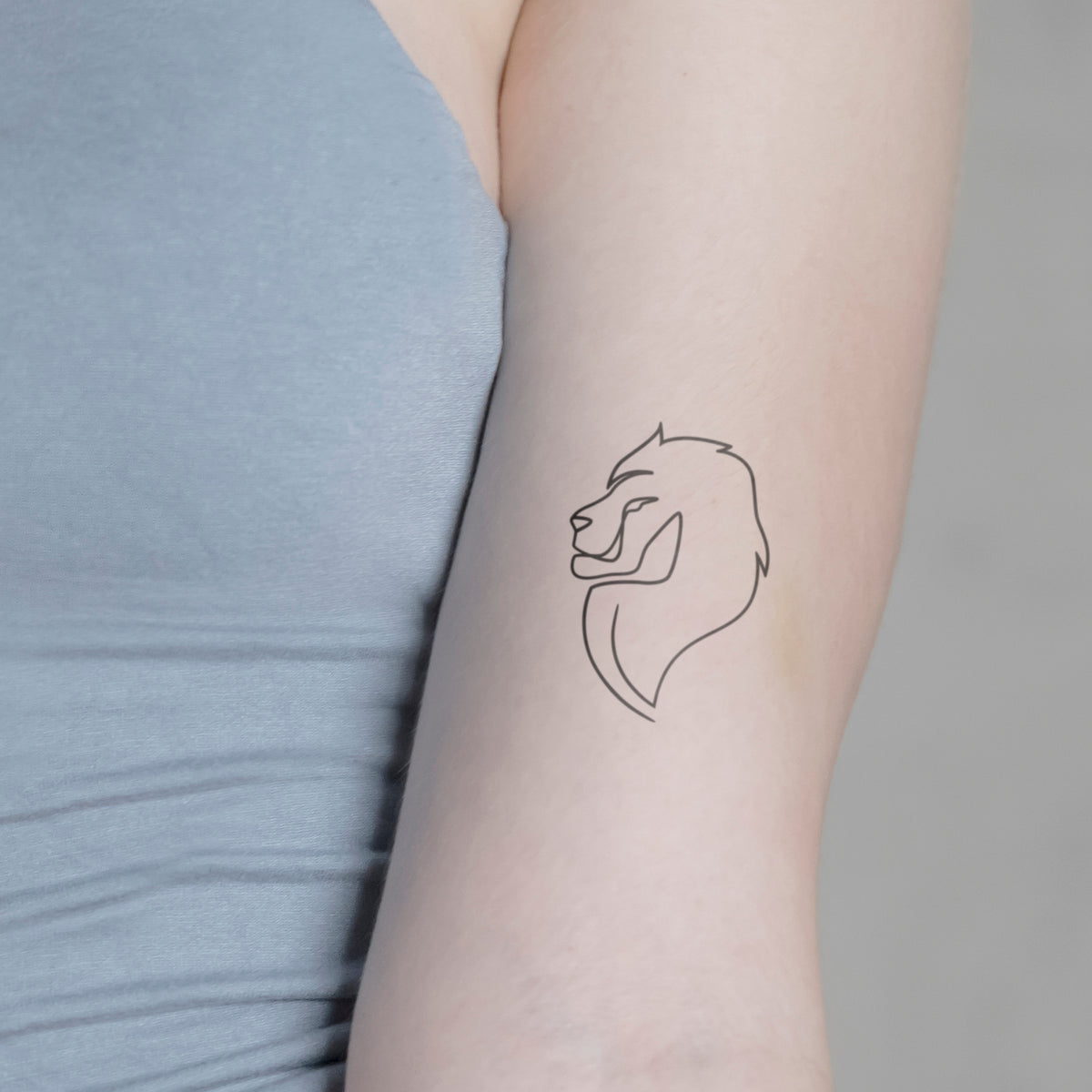 Stilisierter Löwe Tattoo von minink, der Marke für temporäre Tattoos.