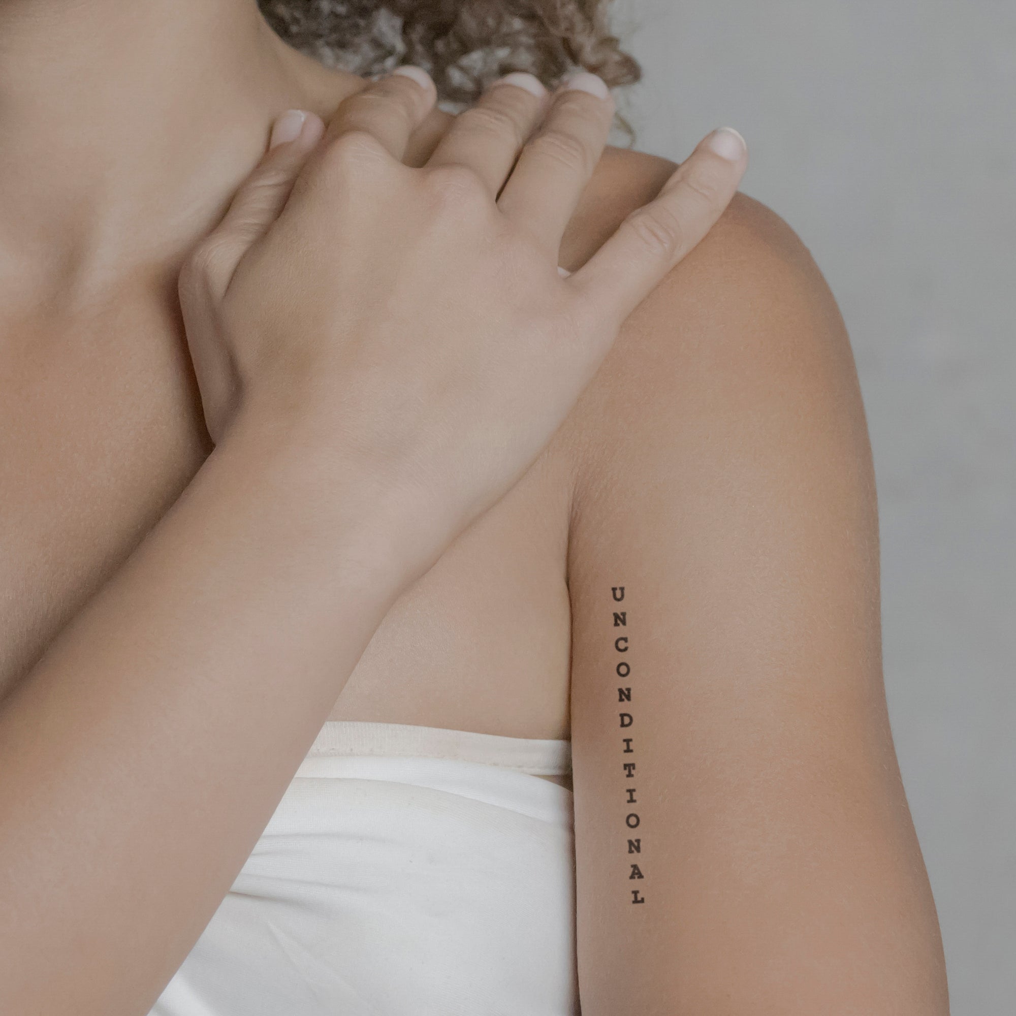 Unconditional  Tattoo von minink, der Marke für temporäre Tattoos.