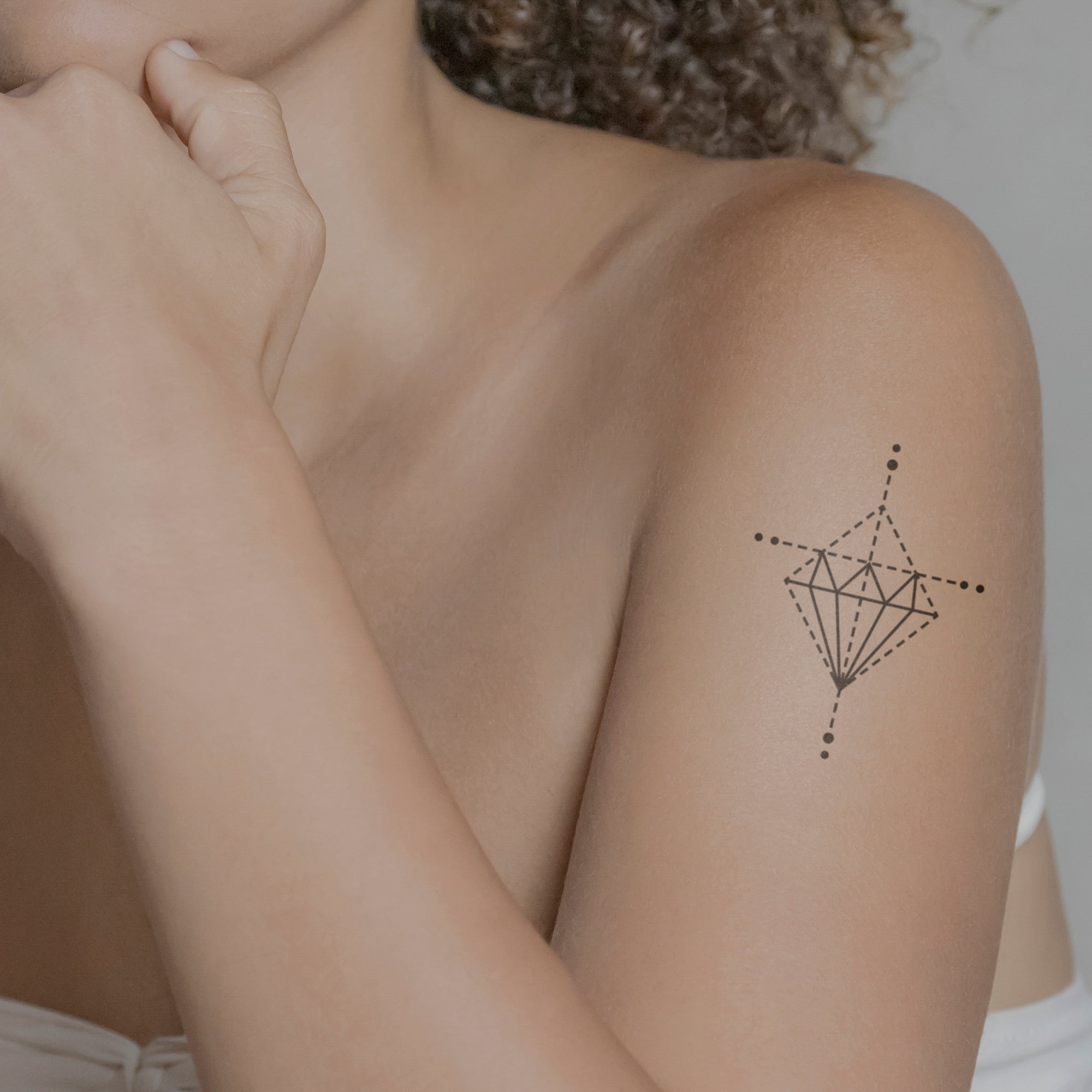 Diamantbohrer Tattoo von minink, der Marke für temporäre Tattoos.