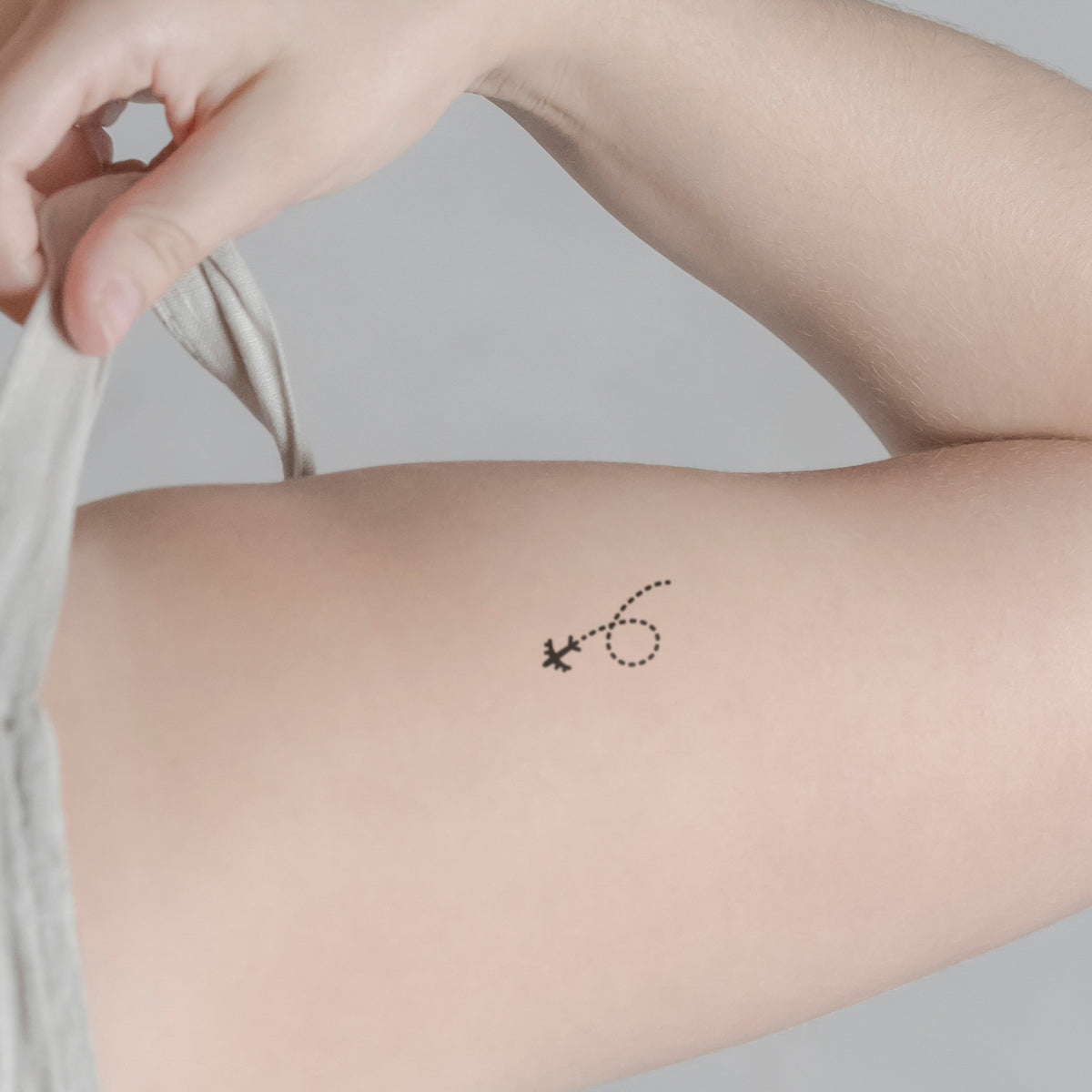 Fluglinie Tattoo von minink, der Marke für temporäre Tattoos.