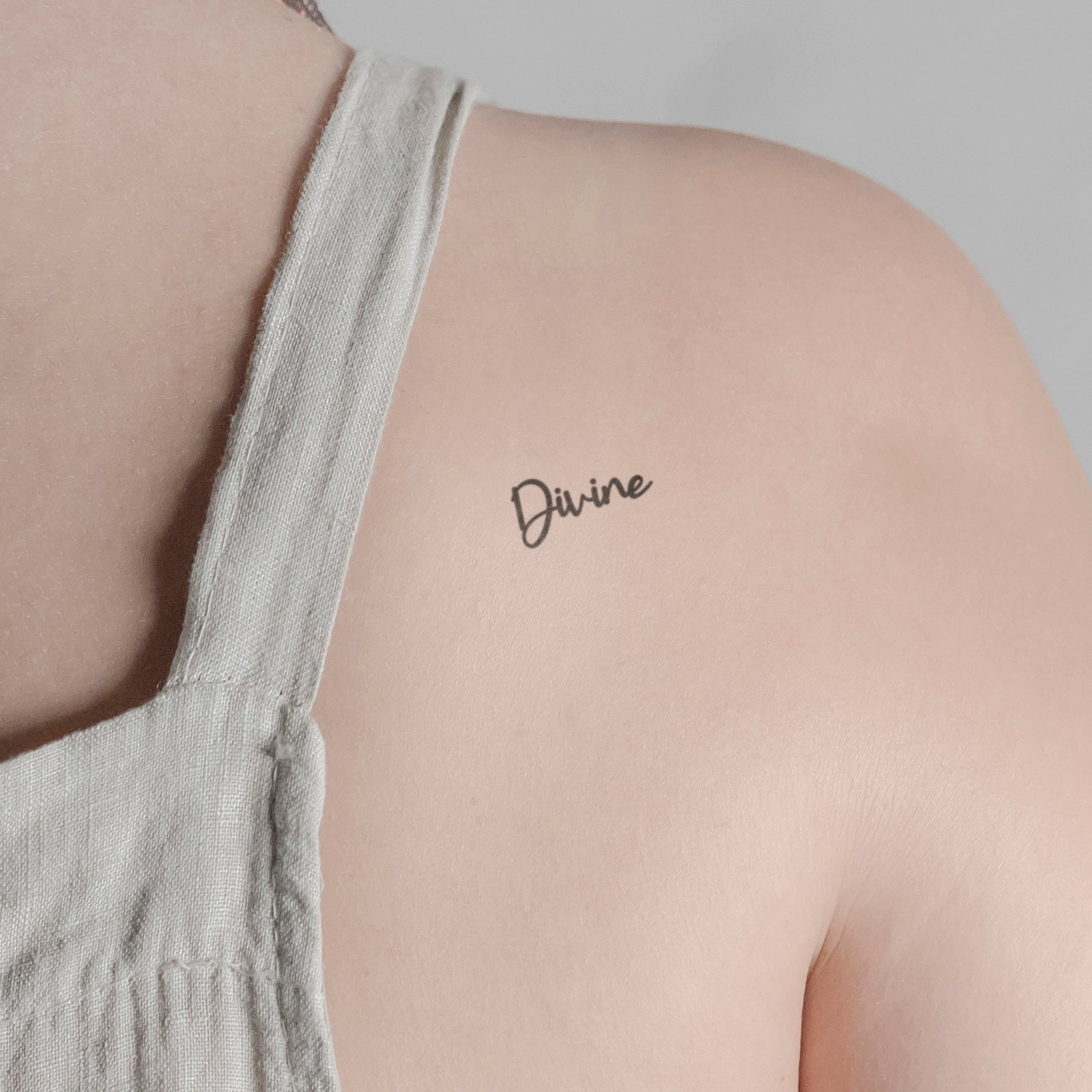 Divine Tattoo von minink, der Marke für temporäre Tattoos.