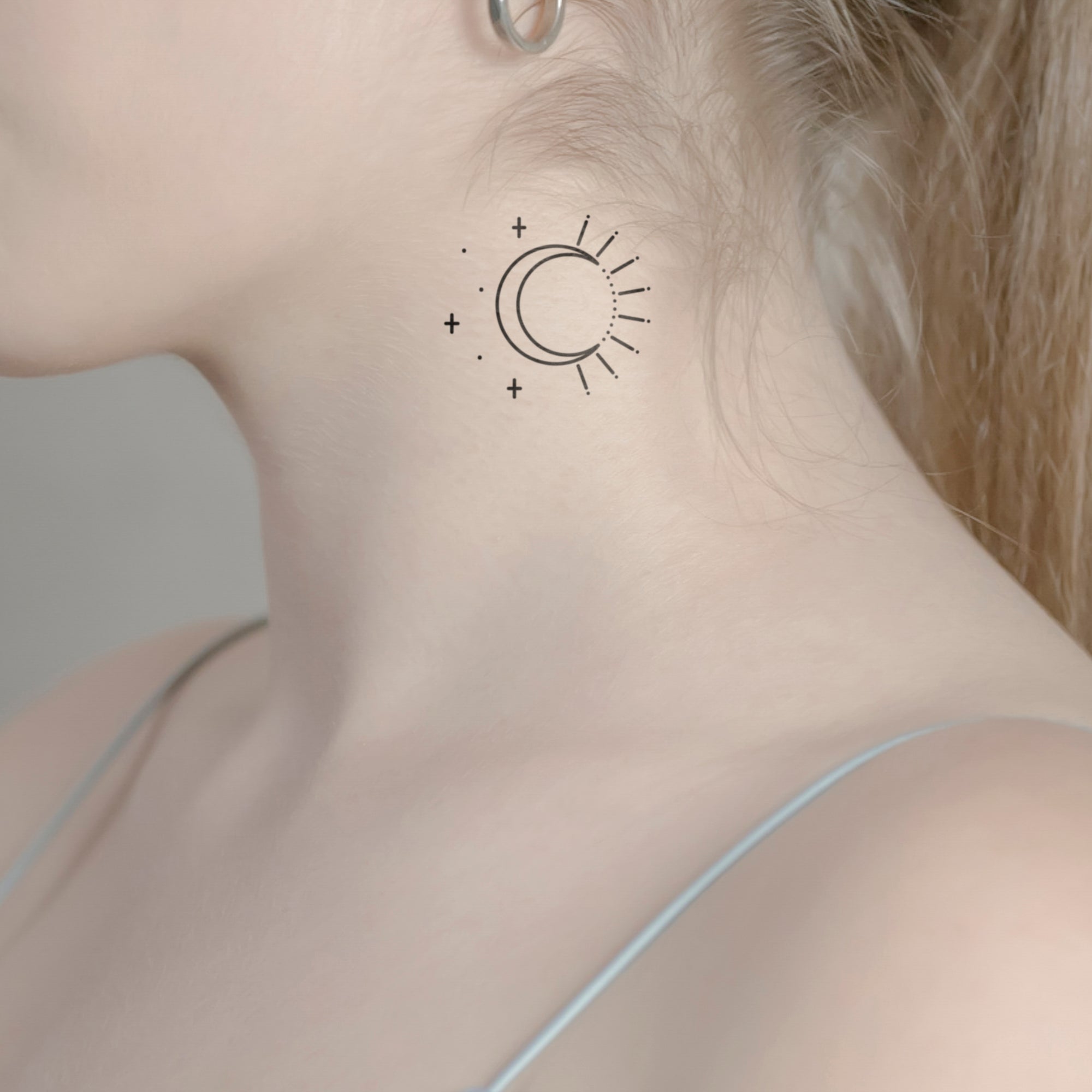 Mond und Sonne Tattoo von minink, der Marke für temporäre Tattoos.